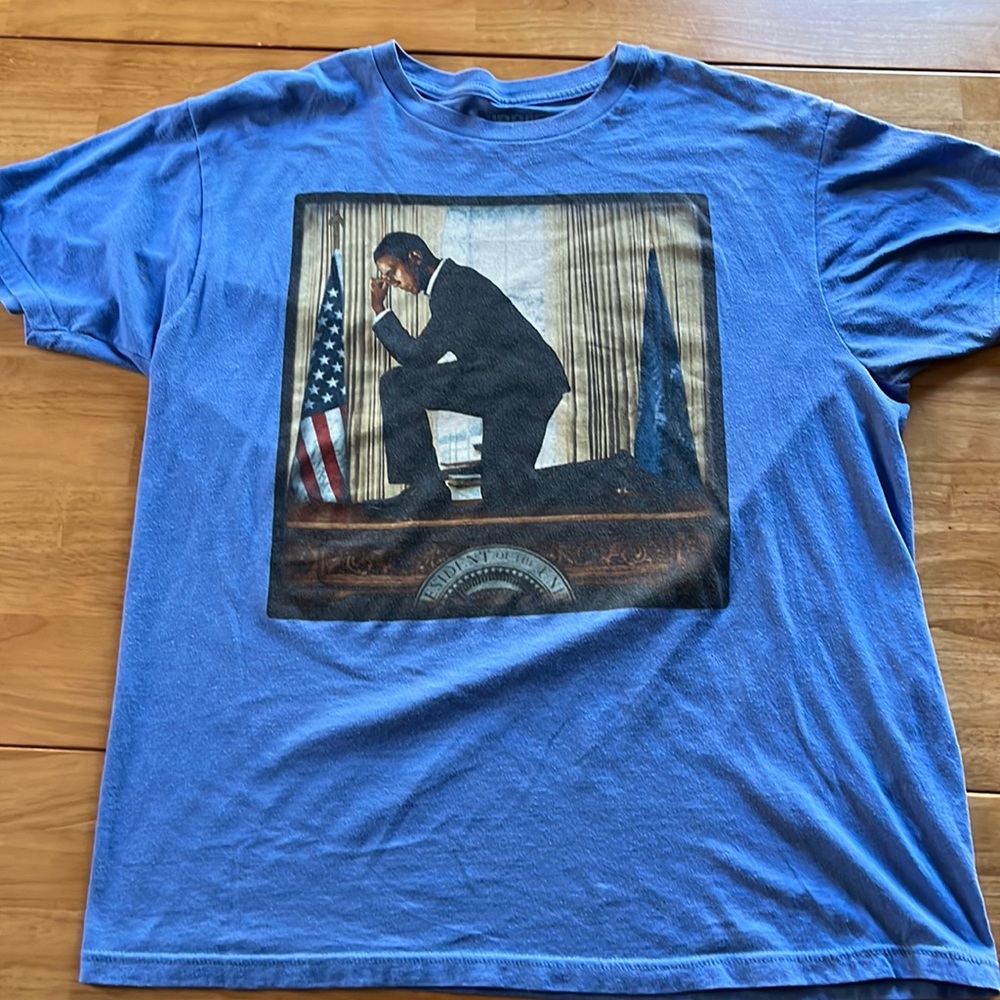 President Obama Tebowing Oval Office T-shirt